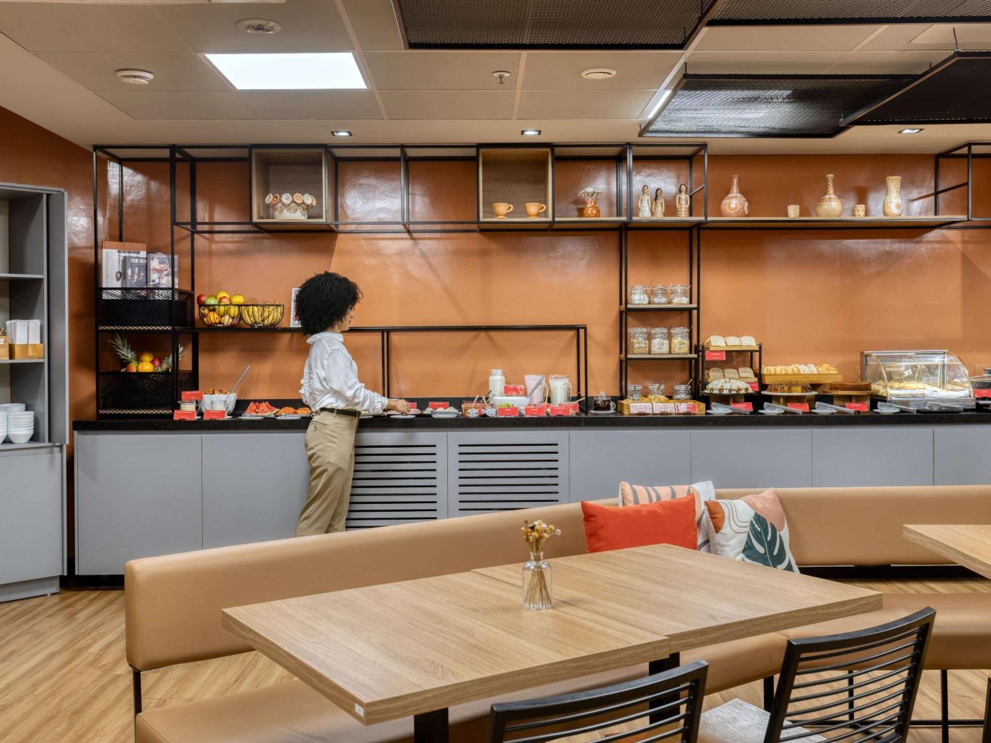 宜必思bh萨瓦斯酒店 贝洛哈里桑塔 外观 照片