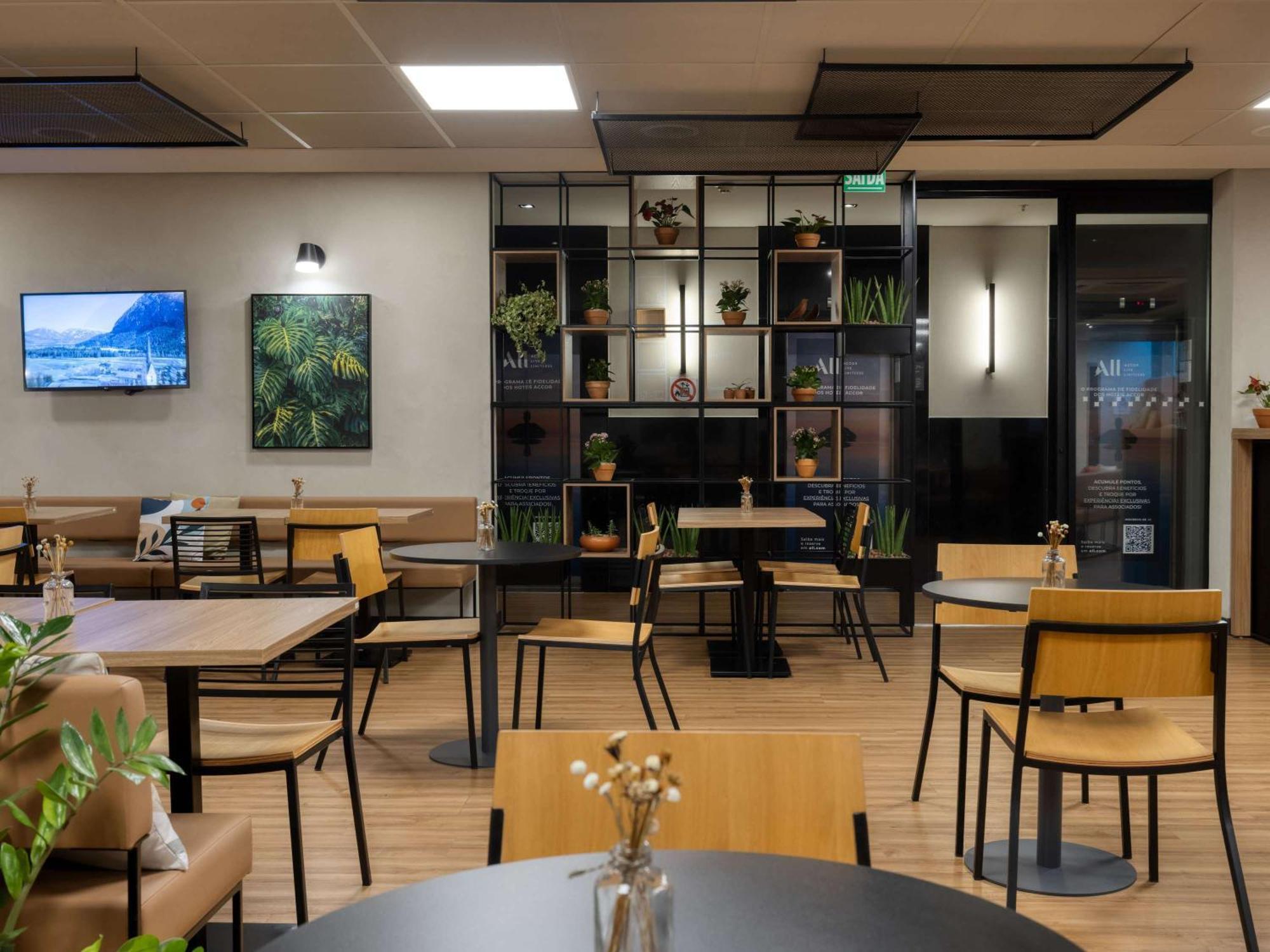 宜必思bh萨瓦斯酒店 贝洛哈里桑塔 外观 照片