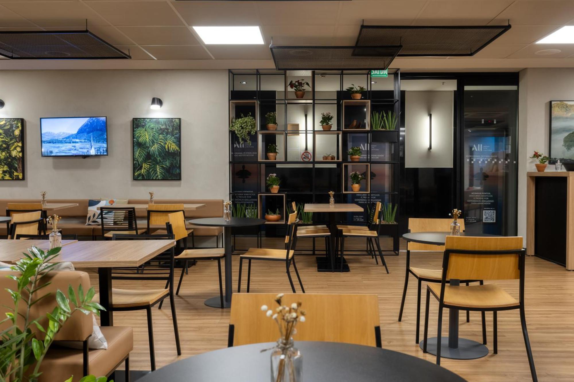 宜必思bh萨瓦斯酒店 贝洛哈里桑塔 外观 照片